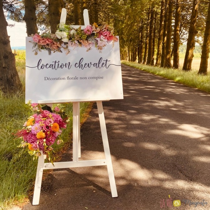 Location chevalet blanc pour panneau mariage