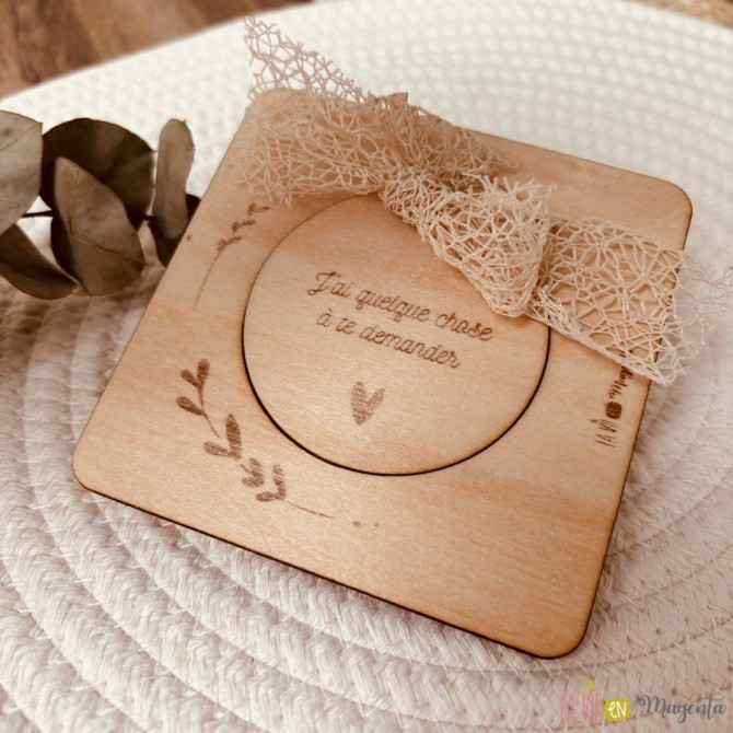 Carte bois surprise gravée - demande marraine