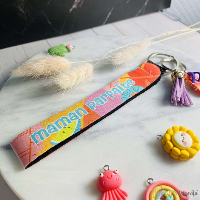 Porte-clés lanière - maman parfaite avec breloque et pompom