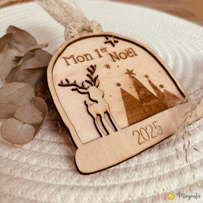 Boule à Neige 'Cerf' en bois - Mon 1er Noel 2025