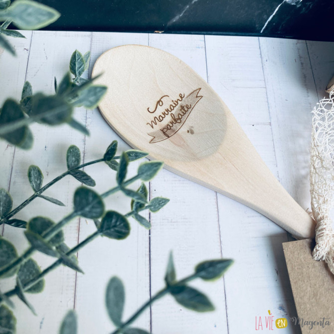 Cuillère en bois gravée – Marraine parfaite 
