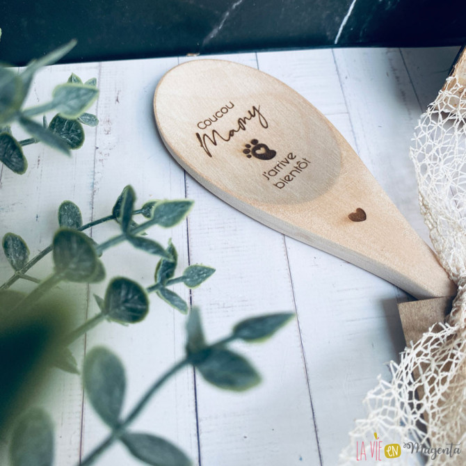 Cuillère en bois gravée – Future mamy