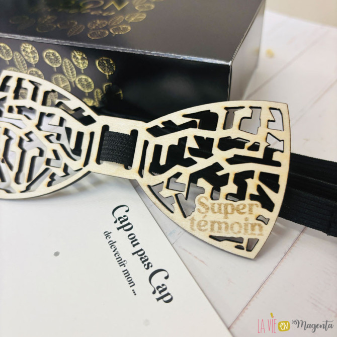 Coffret demande témoin – nœud papillon en bois gravé