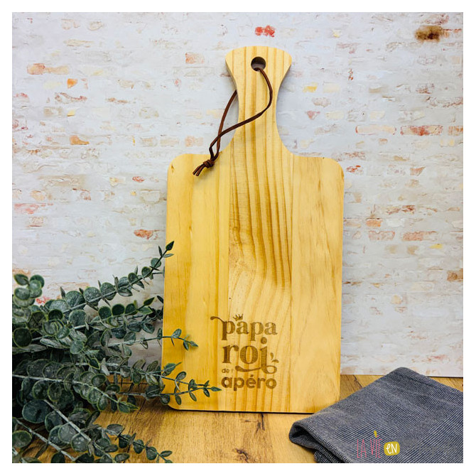 Planche apéro en bois gravée – Papa le roi de l’apéro