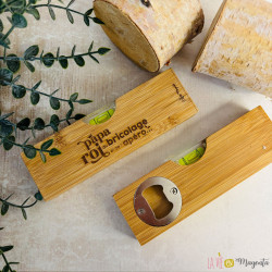 Niveau en bois gravé – Papa roi du bricolage et de l’apéro