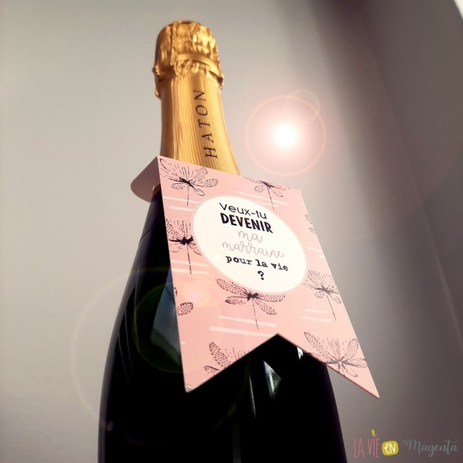 Etiquette goulot bouteille demande marraine