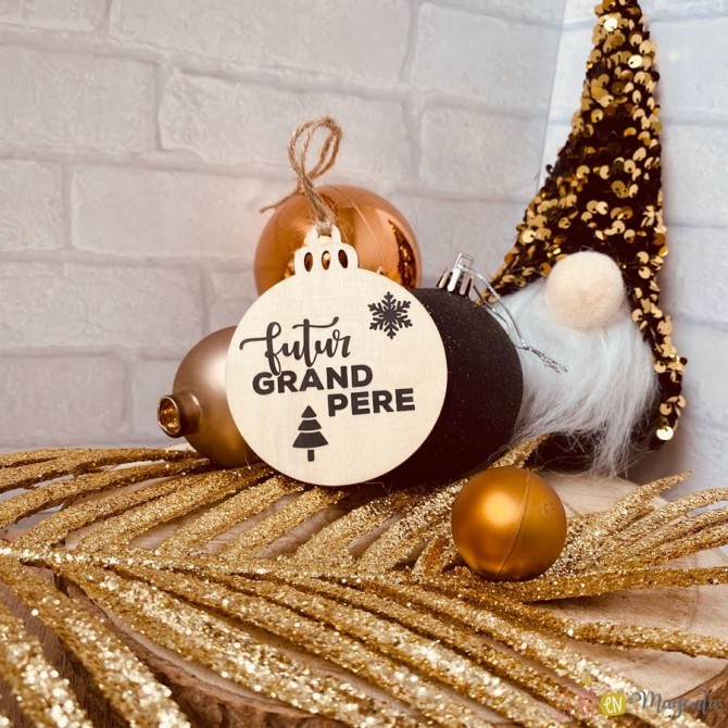 Boule de Noël en bois - annonce grossesse grand-père